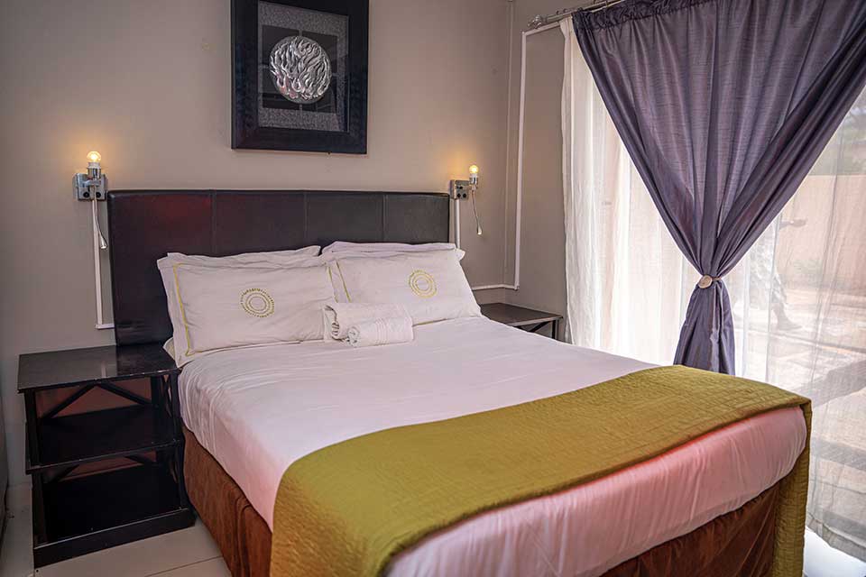 standard-room-02.jpg