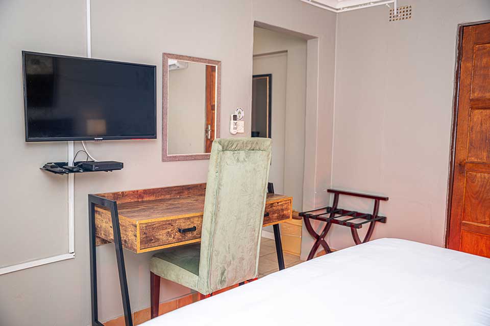 deluxe-room-11.jpg